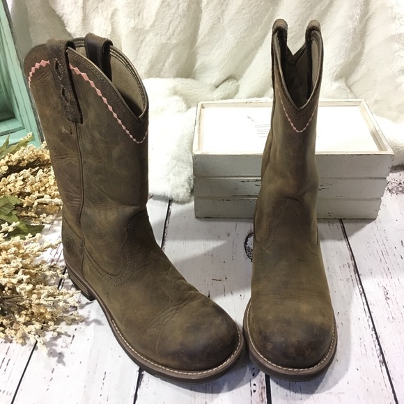 ariat unbridled roper